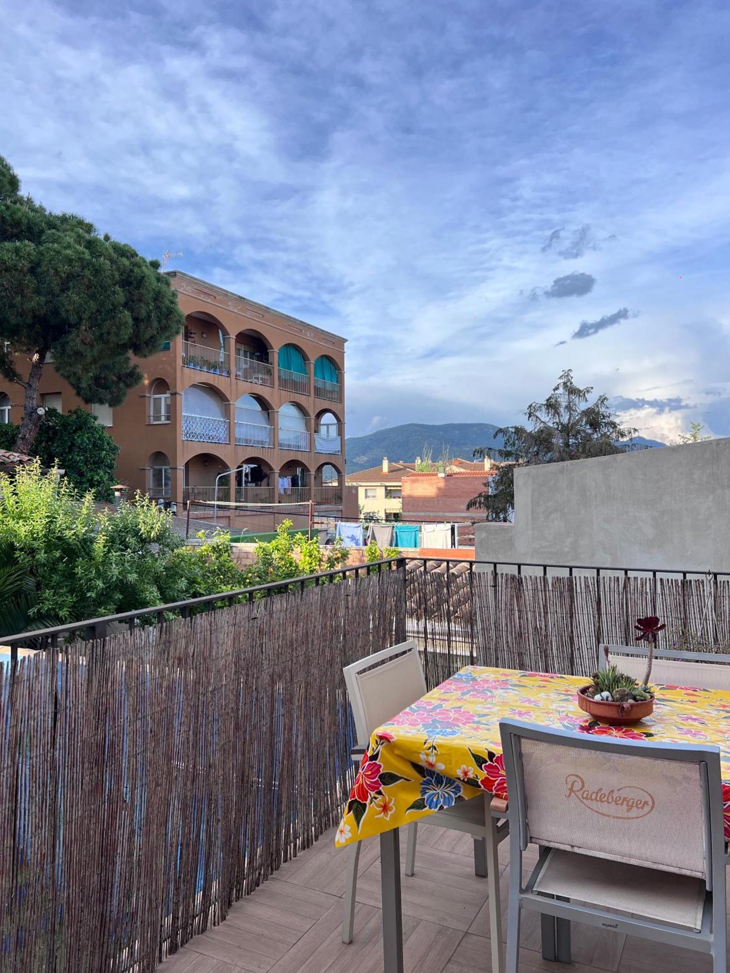 Alojamiento Con Encanto En Planta Superior Ideal Para Trabajo Y Escapadas Familiares En Montserrat Esparreguera Eksteriør billede